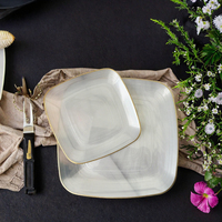Assiettes de présentation carrées en plastique de luxe à bord doré, jetables, de qualité alimentaire, élégantes pour les réceptions, mariages et événements