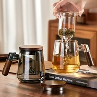 Tasse à thé en verre en gros avec poignée en bois et infuseur en forme de montagne, couvercle en bois, mug en borosilicate de haute qualité