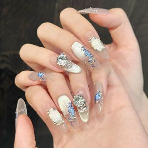 <span class=keywords><strong>Uñas</strong></span> Postizas [<span class=keywords><strong>Porcelana</strong></span> Azul y Blanca] Diseño <span class=keywords><strong>de</strong></span> Mariposa que Atrae la Fortuna, Lujosas, con Estética Moderna, Estilo Chino, Doradas - Product Image 1