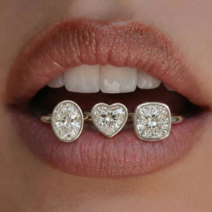 Bague en argent sterling 925 avec moissanite ovale en forme de cœur de 2 carats, sertie en bézel, bijoux tendance en argent sterling 925 - Product Image 1