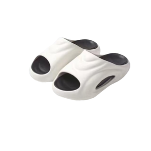 รองเท้าผู้ชายสำหรับฤดูร้อน ฤดูหนาว ฤดูใบไม้ร่วง น้ำหนักเบา แฟชั่นทันสมัย สีสันเข้ากัน ดีไซน์โดดเด่น ทนทาน ผลิตจากโฟม EVA ป้องกันกลิ่นอับ เหมาะสำหรับใส่ลำลอง - Product Image 4