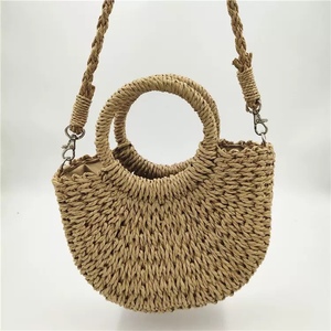 Sac de plage rond en paille tressé fait main pour femme, sac seau lune, sac fourre-tout d'été pour les vacances, sac à bandoulière - Product Image 2
