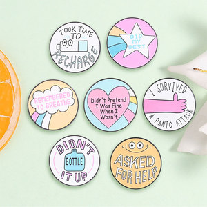 Broche en émail colorée ronde avec affirmation positive pour la santé mentale, idéale pour décorer un sac à dos - Product Image 1