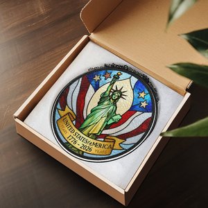 Colgante de Vitral con Diseño de la Estatua de la Libertad, 250 Años de América 1776-2026 - Product Image 4