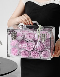 Nuevo Producto - 24 Claveles en un Bolso de Mano. Te amo todos los días, cada minuto y cada segundo. - Product Image 6