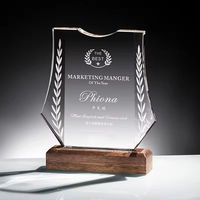 Trophée en cristal personnalisé de plaque d'autorisation de Souvenir d'anniversaire de nouvelle originalité avec la base en bois