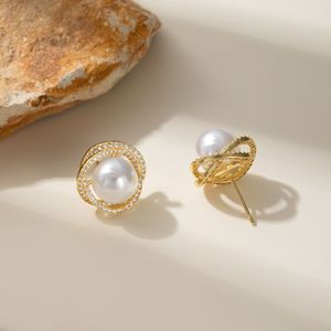 Boucles d'oreilles clous géométriques en perles avec incrustation de zircon, or 14 carats, bijoux de mode pour mariage - Product Image 1