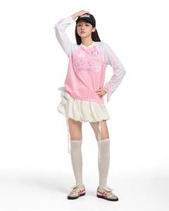 เสื้อยืดแขนยาวสีชมพูผ้าเชน รุ่น Fraise Rabbit Jersey ทรงปกติ แต่งดีเทลลูกไม้ - Product Image 6