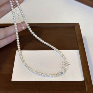 Collier de perles à motifs blancs populaires 2024, pendentif diamant clouté de flocon de neige en argent, design unique et délicatesse élégante - Product Image 3