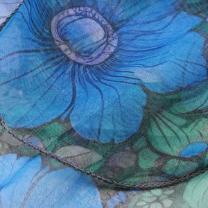 ผ้าพันคอพิมพ์ลายดอกไม้หลากสีสำหรับผู้หญิง ผ้าคลุมไหล่แฟชั่นย้อนยุคน้ำหนักเบา ผ้าพันคอศิลปะสำหรับฤดูใบไม้ผลิและฤดูร้อน เหมาะสำหรับการสวมใส่ในชีวิตประจำวัน - Product Image 4