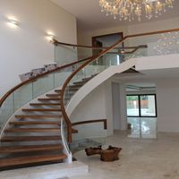 Indoor Spiral Arc Floating Staircase mit Glas balustraden marmor und Massivholz stufen