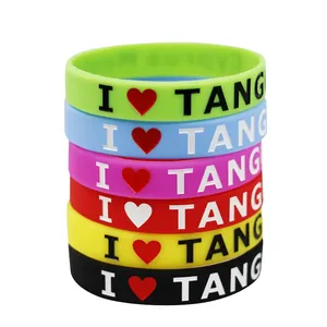 Bracelet en silicone personnalisé avec logo en relief, bracelet en caoutchouc imprimé UV pour événement d'entreprise, cadeau de team building - Product Image 3