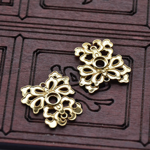 จี้รูปดอกไม้โลหะผสมทองแดง 26x28 มม. ชุบทองและเงิน พร้อมช่องสำหรับงาน DIY จี้ห้อยคอฮั่นฝู - Product Image 3
