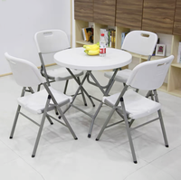 Grande demande Table portable blanche moulée par soufflage en HDPE Mobilier d'extérieur pliant carré au design moderne pour hôtels et cours
