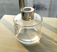 Faible quantité minimale de commande Logo Personnalisé Marque Privée Gravure Laser 50ml 100ml 150ml 200ml Bouteilles De Diffuseur De Roseau En Verre De Forme Carrée Ronde De Parfum