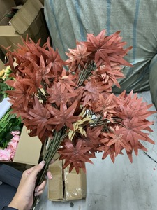 Decorazioni Autunnali, Steli di Foglie d'Acero Artificiali, Foglie Artificiali in Seta, Bouquet di Acero Natalizio, Decorazioni per Esterni e Interni - Product Image 5