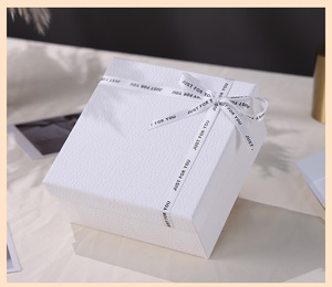 Caja de Regalo Creativa de Alta Gama, Cartón Rígido de 1 mm para Cumpleaños, Regalos para Damas de Honor u Otras Ocasiones Especiales - Product Image 3