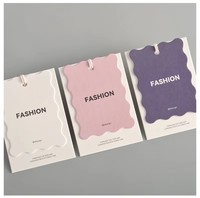 Étiquettes rectangulaires pour vêtements en papier kraft clair de haute qualité, impression couleur intégrale ; Étiquettes de style mode personnalisables