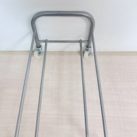 Base de panier de courses en métal à mouvement pivotant pratique, support mobile en acier pour panier de rangement de bureau et de maison