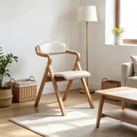 Fauteuil pliant en bois massif de caoutchouc, grain de bois naturel, structure en X, design ciseaux, siège rembourré rayé, vente en gros, fabricant, en vrac