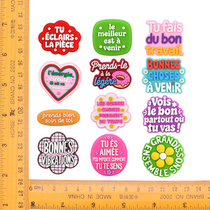 Breloques de chaussures unisexes 2D en série de phrases françaises de dessin animé, accessoires de sabots en PVC souple amovibles à faire soi-même, en stock - Product Image 2