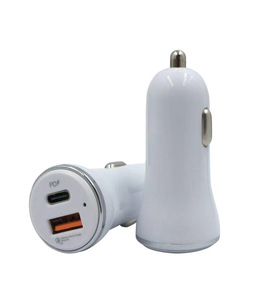 ユニバーサルデュアルポートQC3.0ポータブルカーアダプター充電器USBC急速充電カーチャージャー - Product Image 1