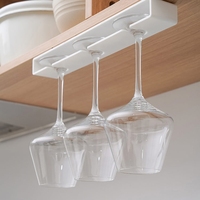 Porte-verre à vin en plastique pour verres à pied sous l'armoire