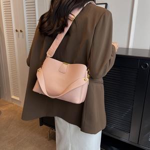 Nouveau sac seau à main de grande capacité tendance, sac à bandoulière souple haut de gamme pour femmes, portable - Product Image 6