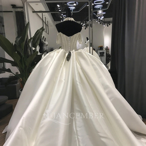 Pour LSYX04 robe de bal moderne robe de mariée avec appliques de dentelle florale encolure dégagée chapelle Train parole longueur Satin - Product Image 4