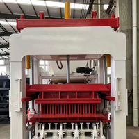 Machine à briques haute efficacité QT10-15 assurant une production stable toute la journée pour les grands fabricants de briques professionnels