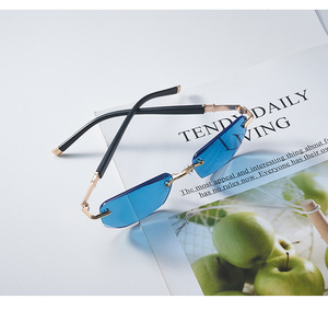 Gafas de Lectura Sin Montura Little Red Riding Book New Diamond, Lentes de PC con Patrón Geométrico Anti-UV de Alta Calidad, Unisex, Forma Cuadrada - Product Image 4