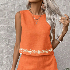 Ensemble deux pièces personnalisé pour femme : haut et short en coton tissé uni, col rond brodé, style décontracté - Product Image 4