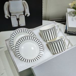 Tasse à café et soucoupe en porcelaine de style anglais, noir et rouge, pour le thé de l'après-midi, tasse à lait - Product Image 6