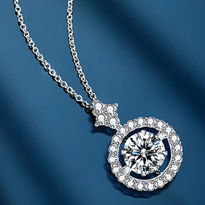 Hermoso Collar con Colgante Flotante de Moissanita y Cadenas Bañadas en Oro de 18K, Adecuado para Uso Diario y Asistir a Banquetes - Product Image 2