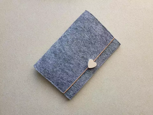 ซองใส่หนังสือเดินทางของคุณแม่แผ่นสักหลาดสีสันสดใส - Product Image 2