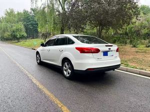 Ford <span class=keywords><strong>Focus</strong></span> berline <span class=keywords><strong>2014</strong></span> d'occasion, caméra arrière, boîte automatique, sièges en cuir, R15, conduite à gauche - Product Image 6