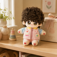 Poupée en peluche personnalisée garçon aux cheveux bouclés, gilet rose, mignonne et kawaii, cadeau de collection, vente en gros