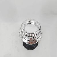 Trophée de football personnalisé en argent, design festonné, médaillon à bord cannelé, base noire en métal poli, récompense sportive