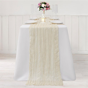 Vente en gros <span class=keywords><strong>Chemin</strong></span> <span class=keywords><strong>de</strong></span> <span class=keywords><strong>table</strong></span> 90x300cm en <span class=keywords><strong>gaze</strong></span> <span class=keywords><strong>de</strong></span> <span class=keywords><strong>coton</strong></span> blanche fait à la main pour décoration <span class=keywords><strong>de</strong></span> banquet pour fête <span class=keywords><strong>de</strong></span> mariage - Product Image 4
