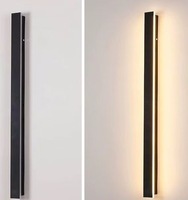 Projecteur mural LED extérieur étanche avec diffuseur en polycarbonate et corps en aluminium, blanc chaud, pour usage en jardin