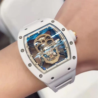 Hochwertige weiße Keramikgehäuse-Tourbillon-Uhr mit luxuriös diamantbesetztem Totenkopfmotiv, herzförmige mechanische Herrenuhr