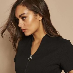 Capa de Peluquería con Cuello en V y Cremallera, Personalizable con Logotipo, 100% Poliéster, Estilo Nuevo, para Masajes, Venta Caliente en Europa y América, ODM/OEM - Product Image 4