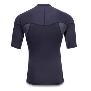 Vente en gros de chemises de surf pour hommes PIHA SPORTS, à séchage rapide, protection UV, en spandex/polyester, col ajusté, manches courtes, personnalisables - Product Image 4