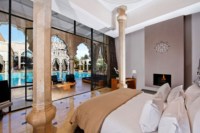 CRETION Maroc Ensemble chambre d'hôtel de luxe moderne Lit en bois massif sculpté à la main pour Riads 5 étoiles