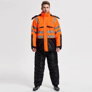 Veste d'hiver chaude pour hommes Costumes d'hiver résistants au froid Costume multifonctionnel résistant au froid avec casquette Convient à diverses occasions - Product Image 1