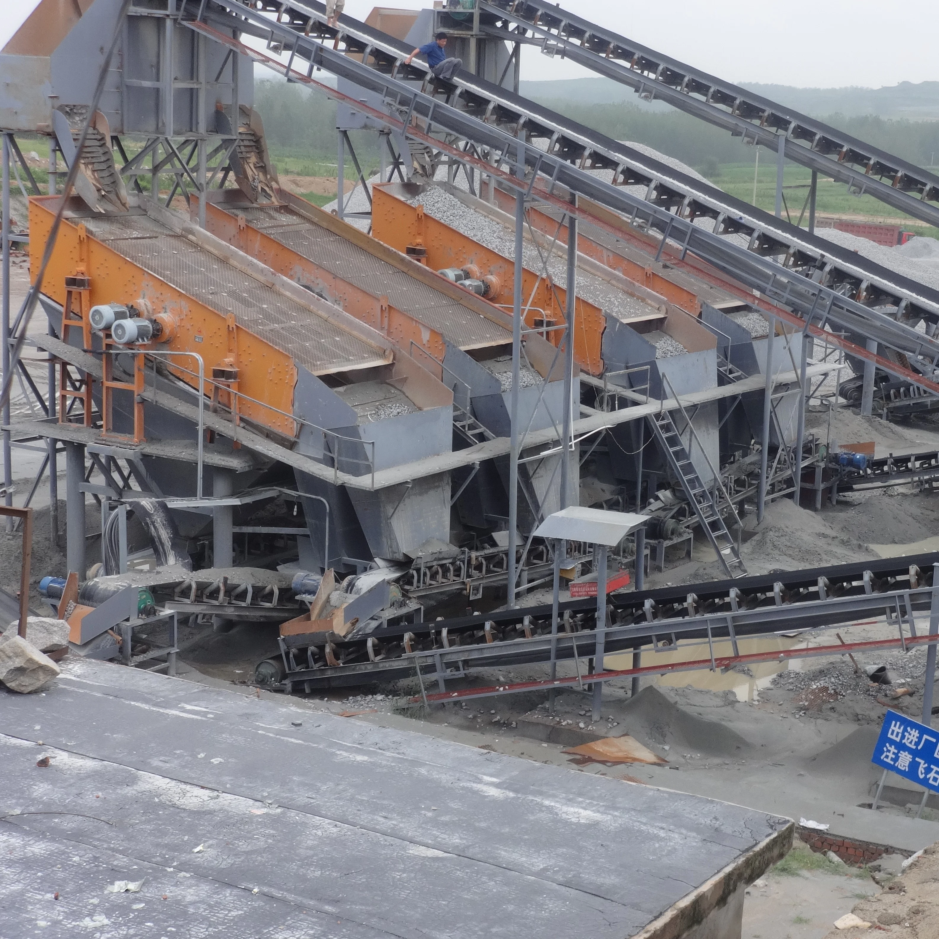 High Efficiency Linear Vibration Screen Sieve Vibratory Machine For Aggregates Concrete plant