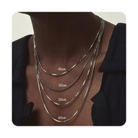 Vente en gros de bijoux de mode simples et imperméables, collier à chaîne en forme de serpent rond fin en acier inoxydable plaqué or et argent pour femmes