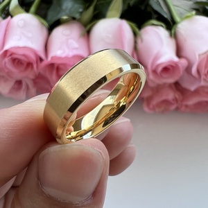 Bague <span class=keywords><strong>de</strong></span> fiançailles et <span class=keywords><strong>de</strong></span> mariage tendance en carbure <span class=keywords><strong>de</strong></span> tungstène doré, finition mate biseautée 6 mm, vente en gros, pour hommes et femmes, par Coolstyle Jewelry - Product Image 5