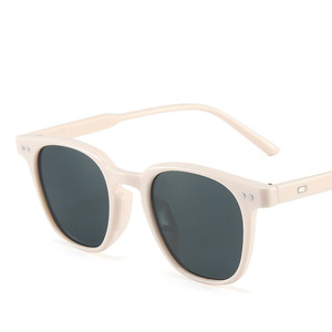 Gafas <span class=keywords><strong>de</strong></span> <span class=keywords><strong>Sol</strong></span> Unisex Retro <span class=keywords><strong>con</strong></span> Marco <span class=keywords><strong>de</strong></span> Plástico Reciclado del Océano, <span class=keywords><strong>Material</strong></span> <span class=keywords><strong>de</strong></span> PC Cómodo, Protección Solar, Lentes <span class=keywords><strong>de</strong></span> Miopía Reemplazables - Product Image 2