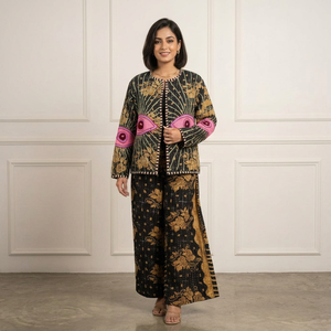 Giacca Invernale da <span class=keywords><strong>Donna</strong></span> in Cotone Eco-Friendly Reversibile con Ricami Kantha, Stampa Floreale e <span class=keywords><strong>Motivi</strong></span> Occhi Rosa, Maniche Lunghe - Product Image 1